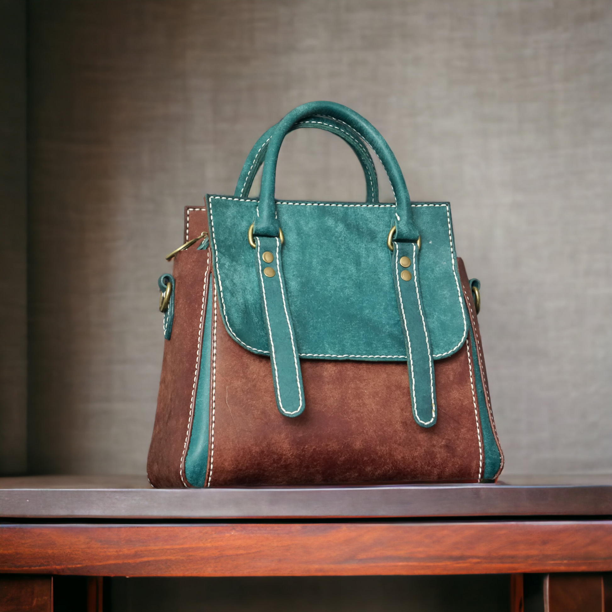 Handcrafted leather outlet bags